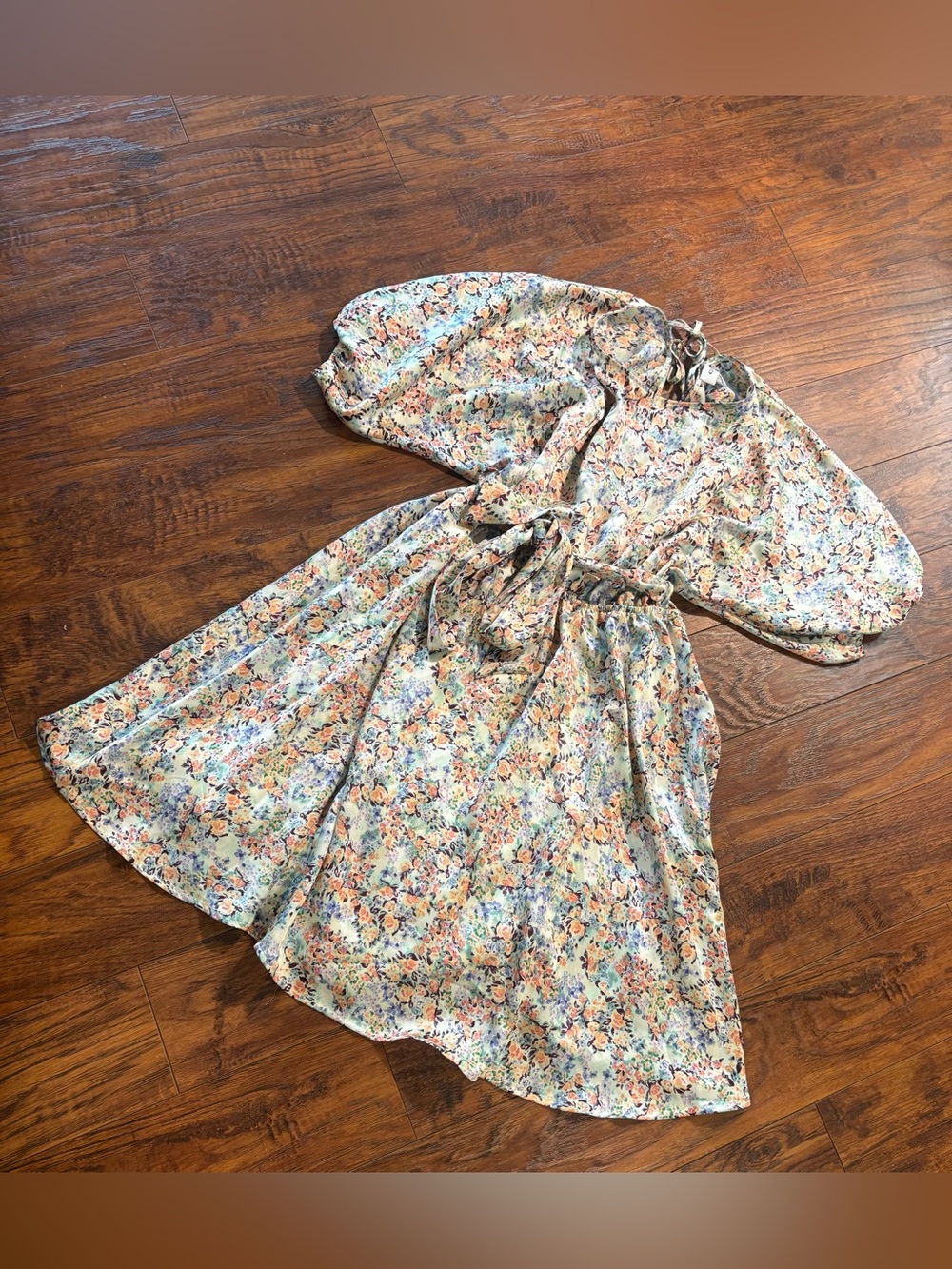 Gilli women’s size M floral print dress with puffy sleeves
